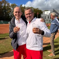 Søren Sørensen og Henrik KC fejrer deres nordiske mesterskaber sammen